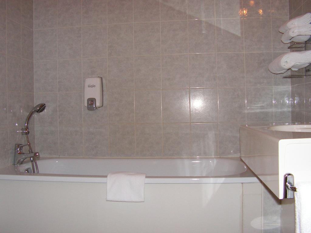 Hotel Le Bois Joli à Massais Extérieur photo