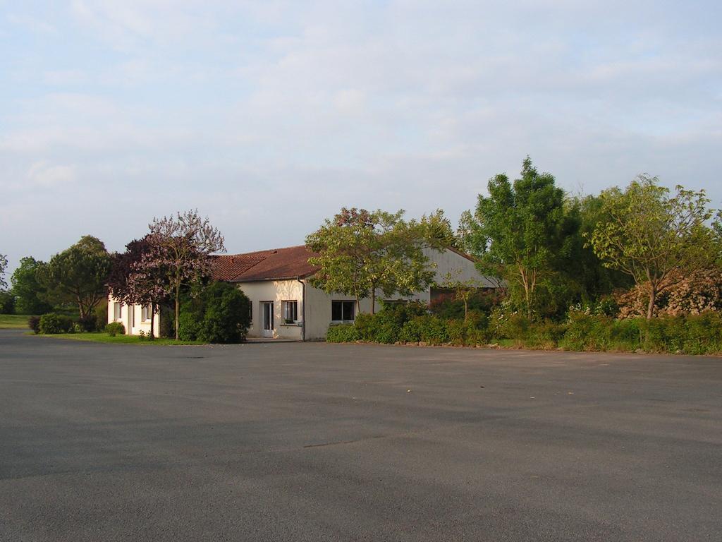 Hotel Le Bois Joli à Massais Extérieur photo