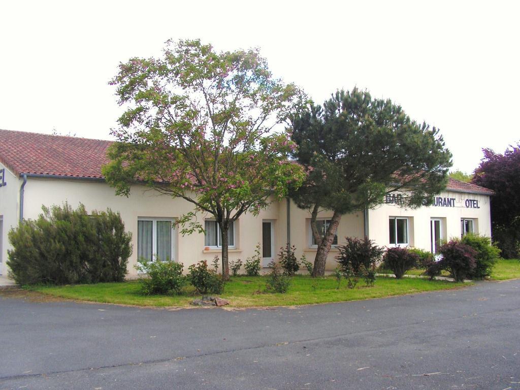 Hotel Le Bois Joli à Massais Extérieur photo